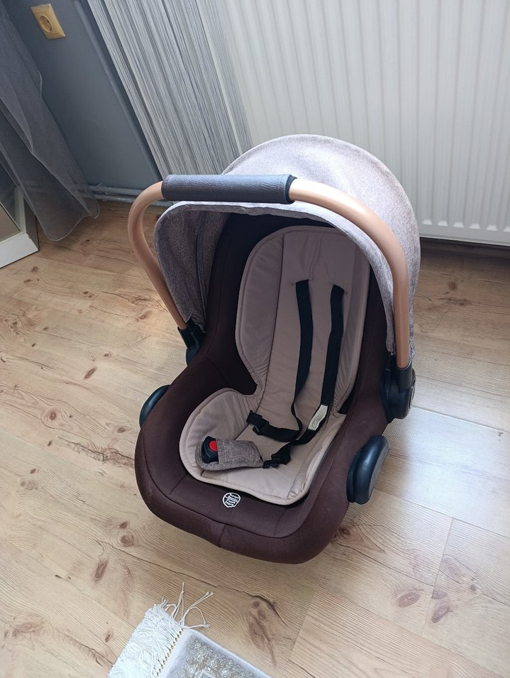 Bej ve gri bebek oto koltuğu - Görsel 5