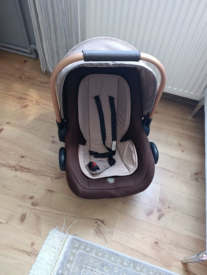 Bej ve gri bebek oto koltuğu - Görsel 2