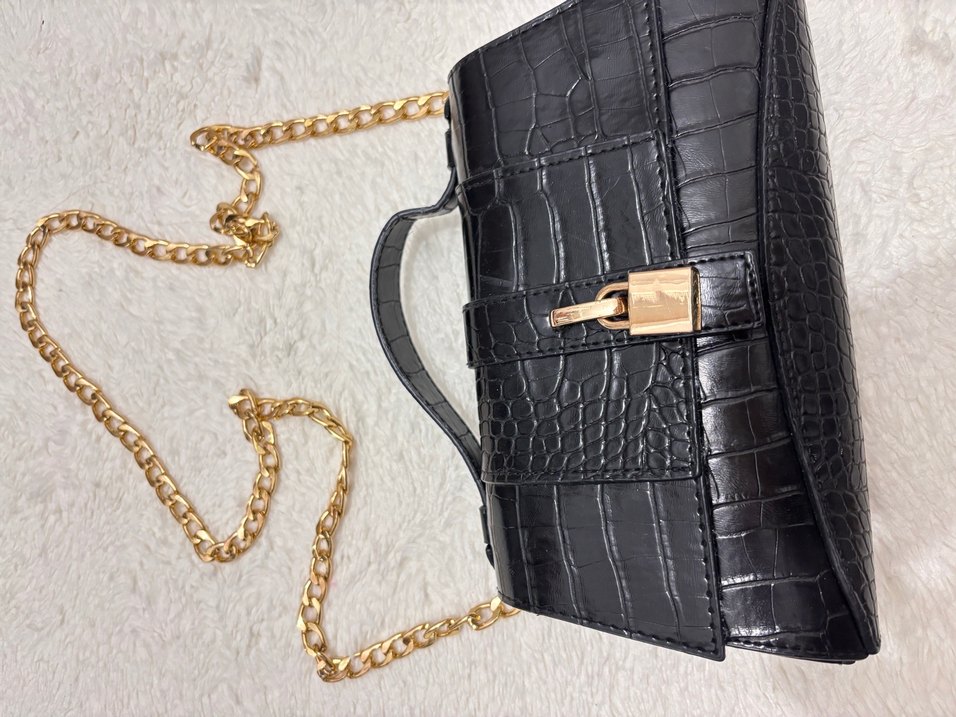 Klasik Siyah Deri Tokalı Kadın Çanta - Görsel 2