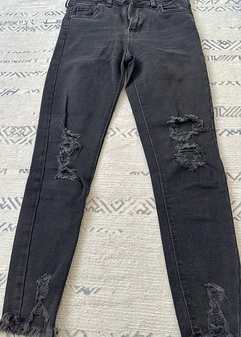 Gri Kadın Yırtık Dar Paça Jean