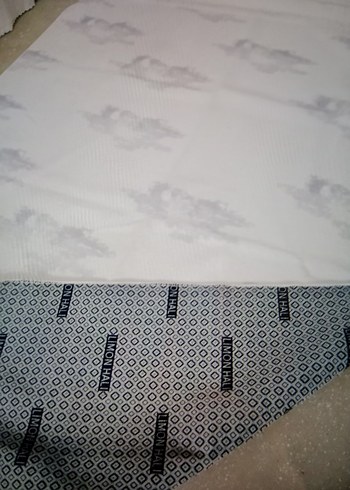 Beyaz ve Lila Baskılı Halı - Görsel 2