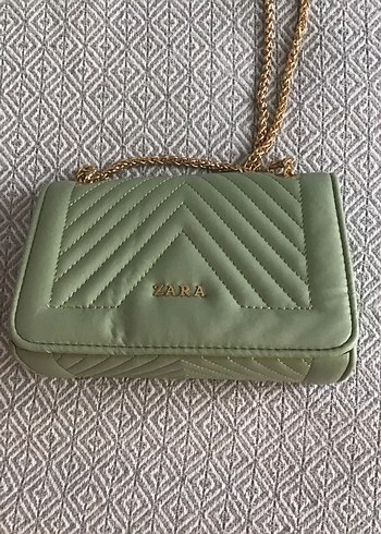Zara Yeşil Zincir Detaylı Deri Çanta
