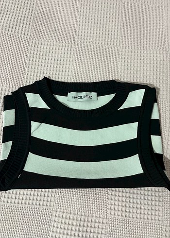 Siyah-Beyaz Çizgili Triko Yelek - Görsel 4