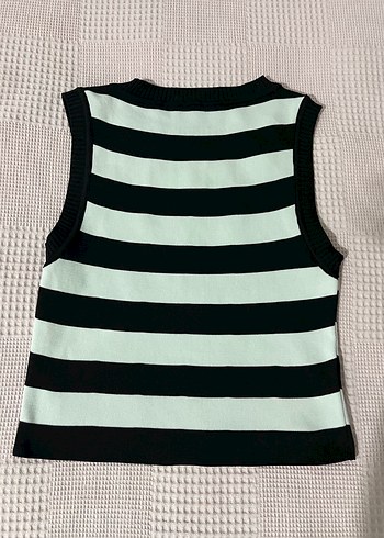 Siyah-Beyaz Çizgili Triko Yelek - Görsel 2