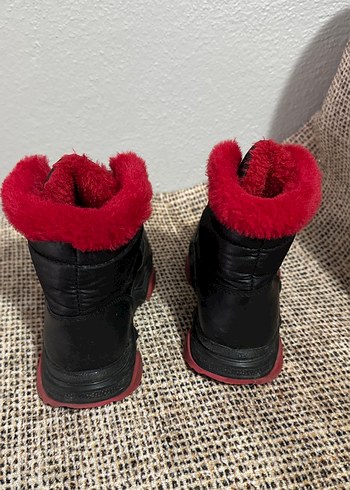 28 Beden siyah Renk Benetton Kız Çizme