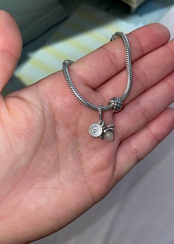 Pandora Ağustos  Böcek Charm Karanlıkta taş yeşil renk yanıyor - Görsel 5