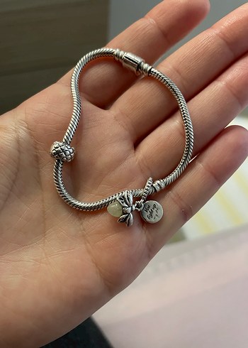 Pandora Ağustos  Böcek Charm Karanlıkta taş yeşil renk yanıyor - Görsel 2