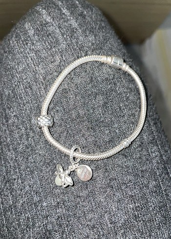 Pandora Ağustos  Böcek Charm Karanlıkta taş yeşil renk yanıyor - Görsel 7