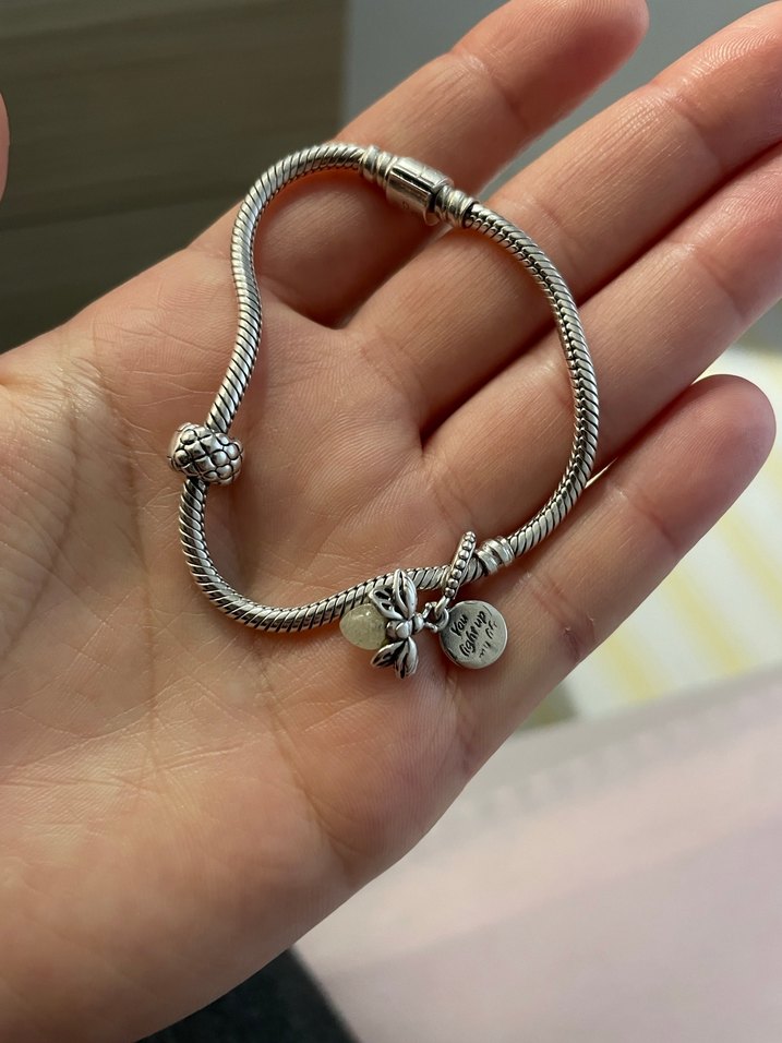 Pandora Ağustos  Böcek Charm Karanlıkta taş yeşil renk yanıyor - Görsel 2