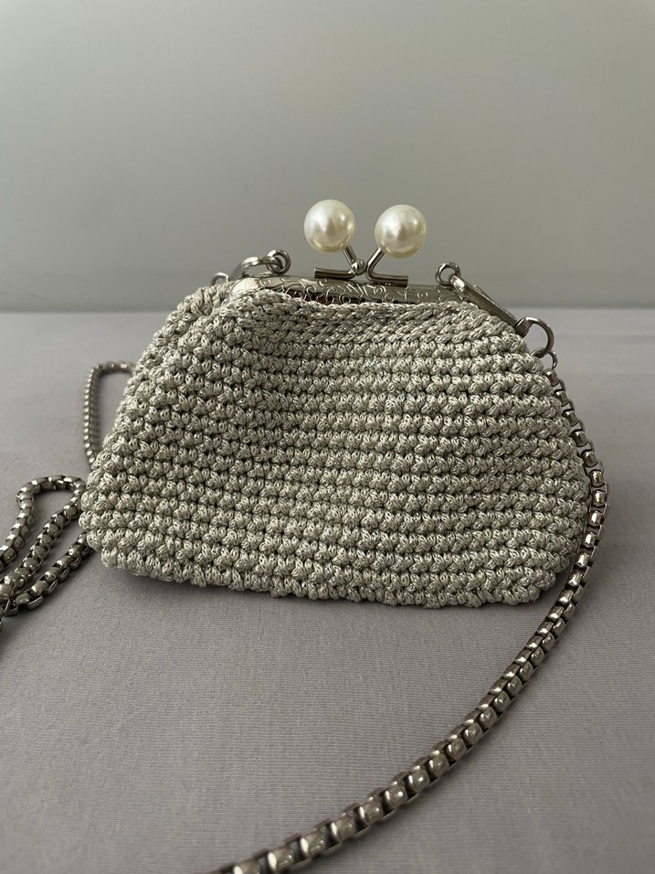 Gri Zincir Detaylı Örgü Kadın Portföy Çanta - Görsel 4