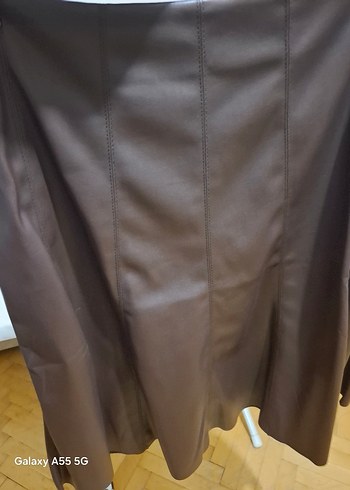 Haki Kamuflaj Desenli bluz ve deri etek - Görsel 5