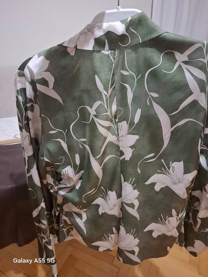 Haki Kamuflaj Desenli bluz ve deri etek - Görsel 3