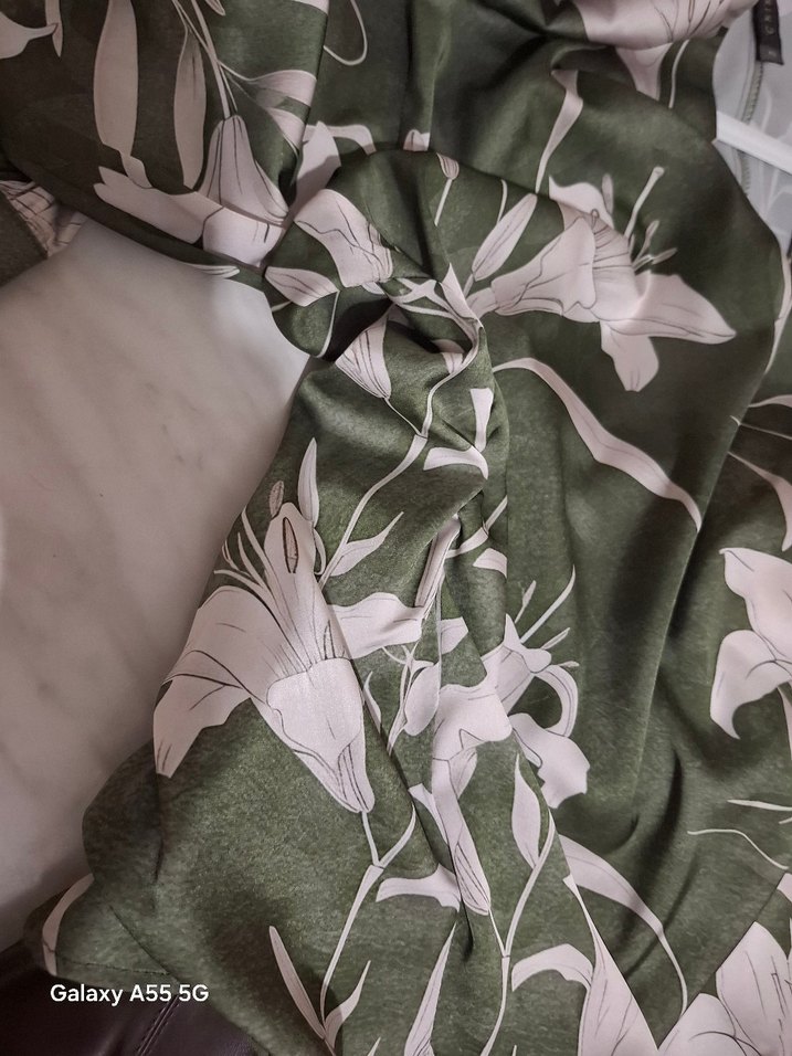 Haki Kamuflaj Desenli bluz ve deri etek - Görsel 2