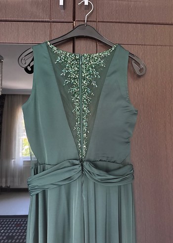 Yuvarlak Yakalı Uzun Yeşil Abiye Elbise - Görsel 4