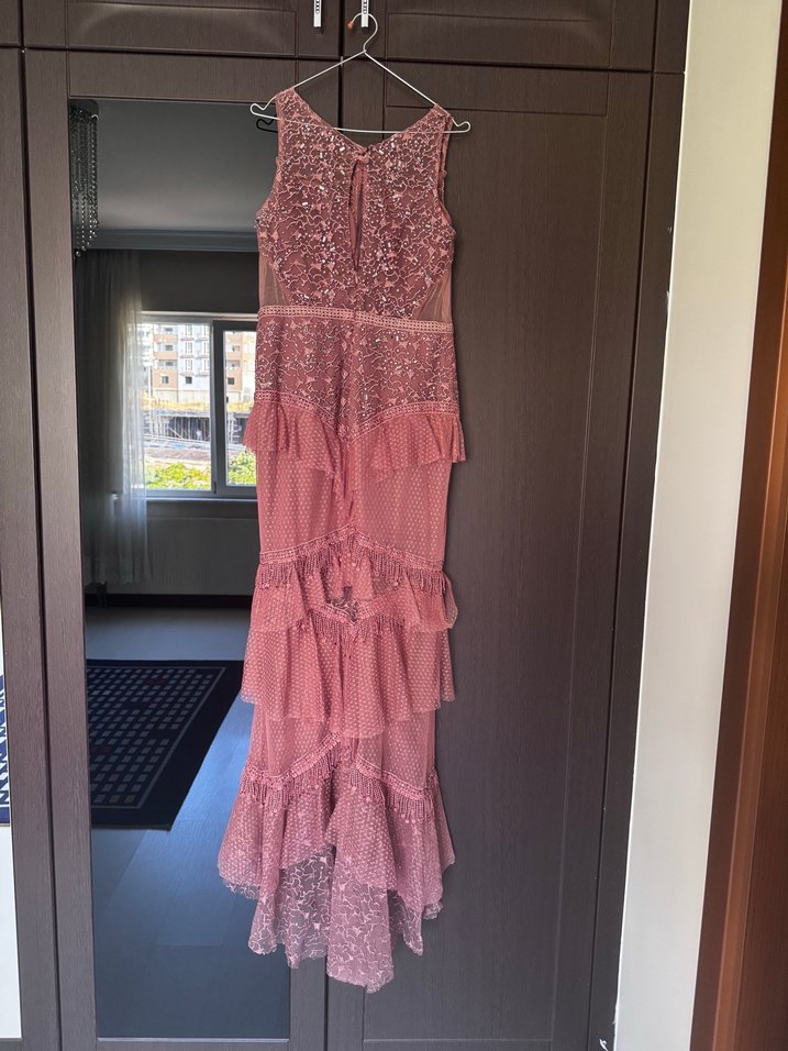 Pembe Parlak Uzun Fırfırlı Abiye Elbise - Görsel 3