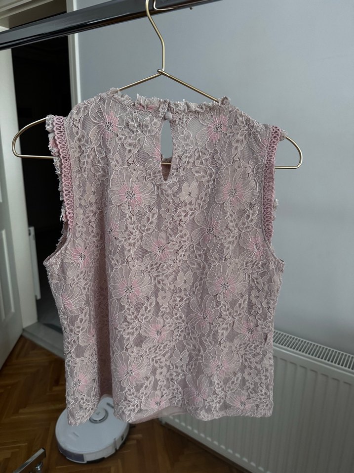 Dantel Detaylı Pembe Kolsuz Bluz - Görsel 2