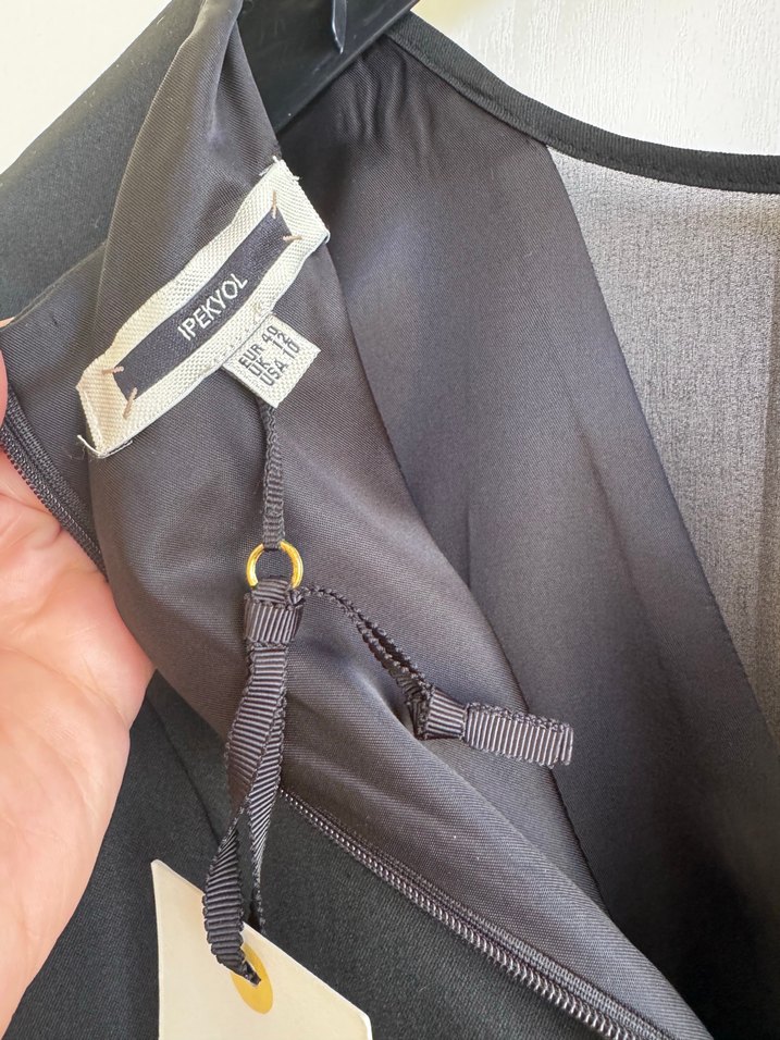 V Yaka Siyah Midi Ofis Elbisesi - Görsel 4