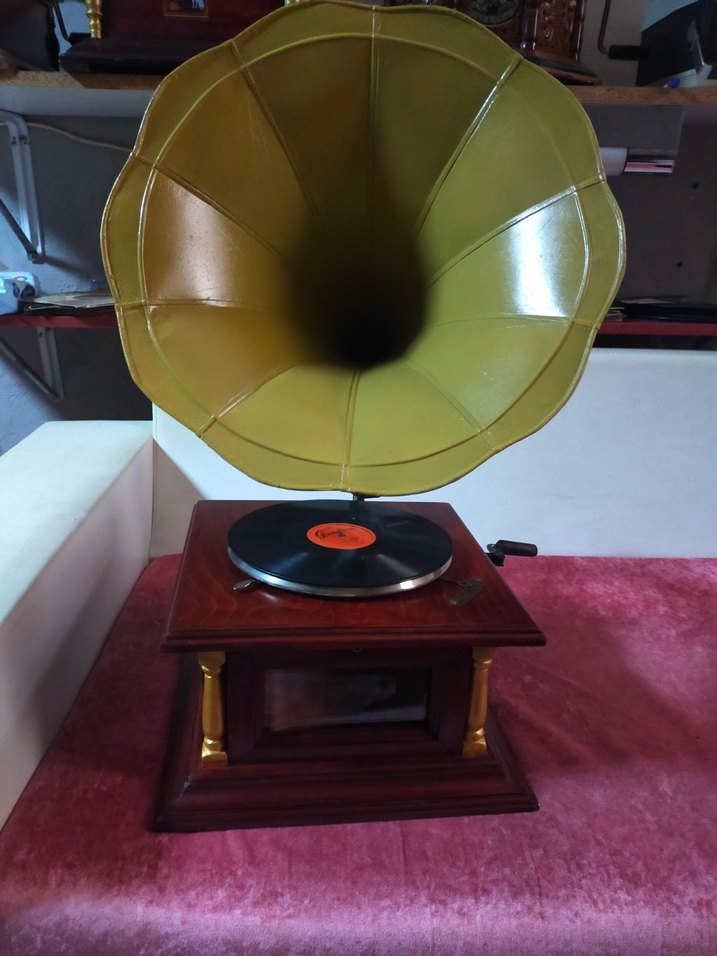 antika gramofon mükemmel - Görsel 2