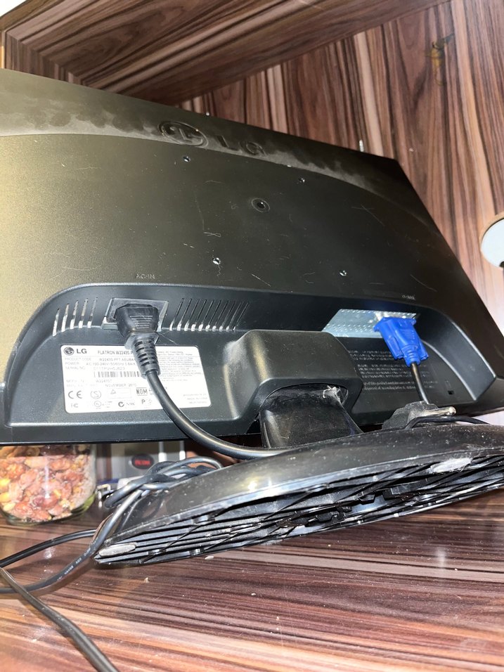 Siyah LG Flatron Monitör - Görsel 3