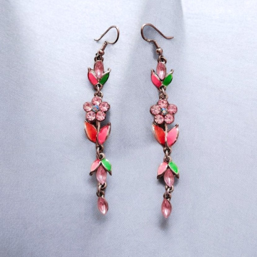 Mineli çiçek tasarımlı otantik küpeler - Görsel 3