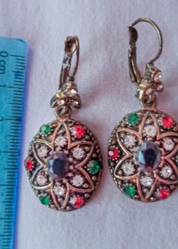Beden Parlak taşlı otantik Küpe