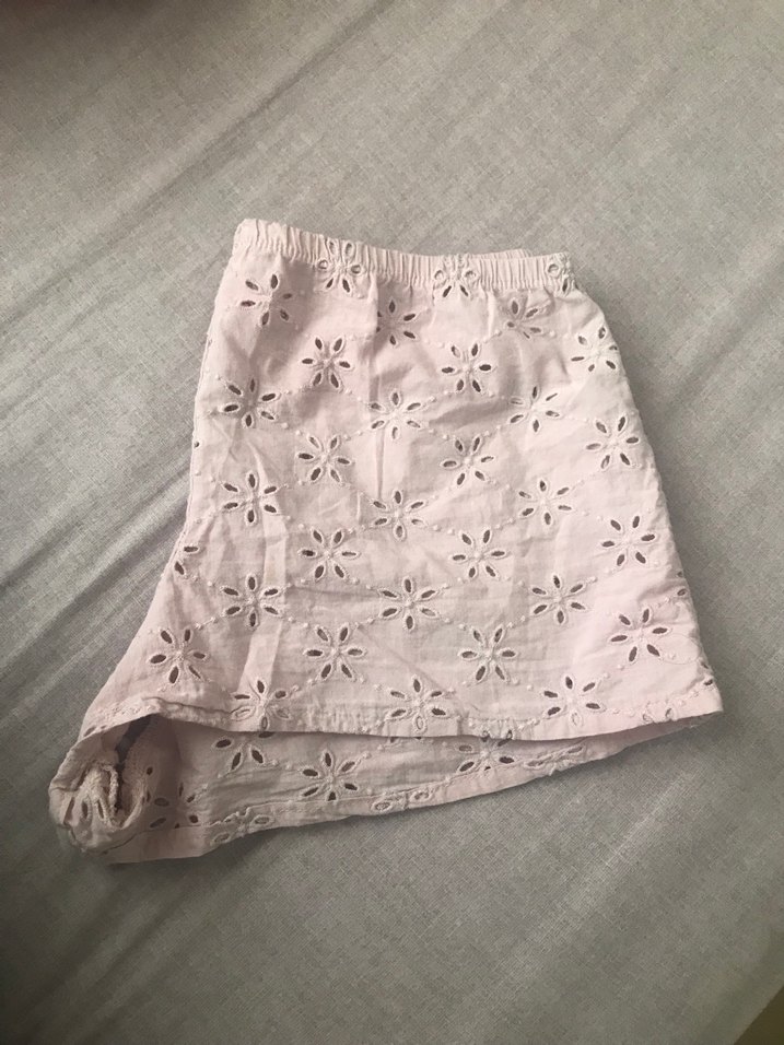 Çiçek Detaylı Pudra Rengi  Şortu - Görsel 3