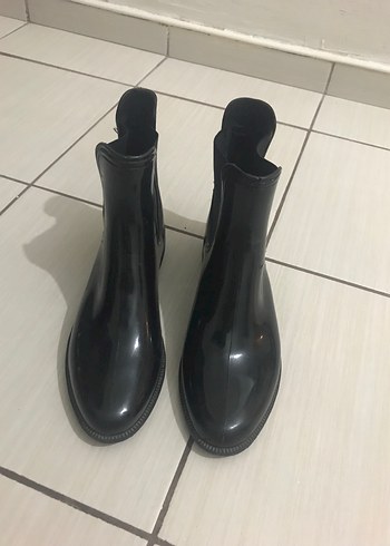 Siyah Rugan Kadın Bot - Görsel 8