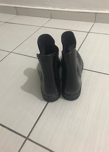 Siyah Rugan Kadın Bot - Görsel 6