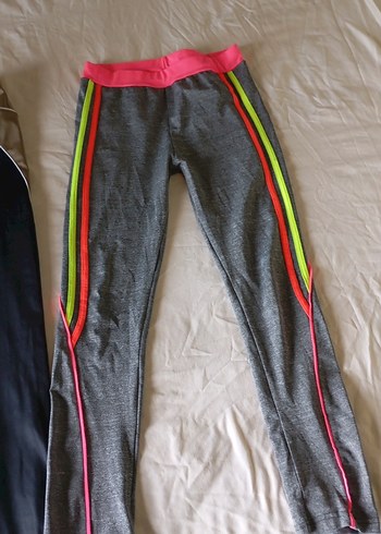 Gri ve Siyah Kadın Spor Tayt - Görsel 2