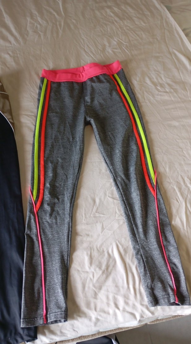 Gri ve Siyah Kadın Spor Tayt - Görsel 2