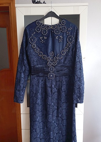 Düğmeli Nakışlı Lacivert Uzun Elbise - Görsel 2