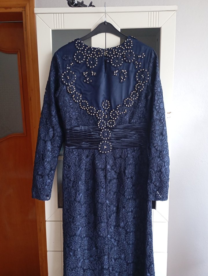 Düğmeli Nakışlı Lacivert Uzun Elbise - Görsel 2