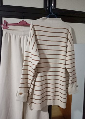 Düğmeli Beyaz Çizgili Kadın Triko - Görsel 2