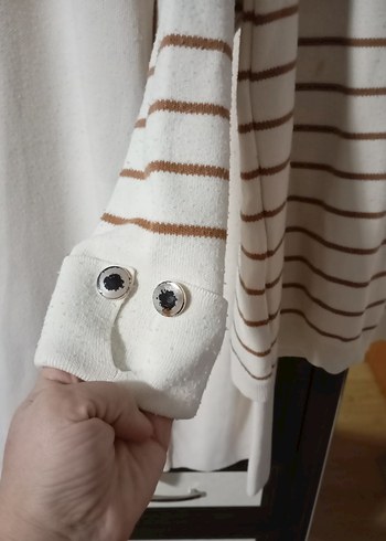 Düğmeli Beyaz Çizgili Kadın Triko - Görsel 4