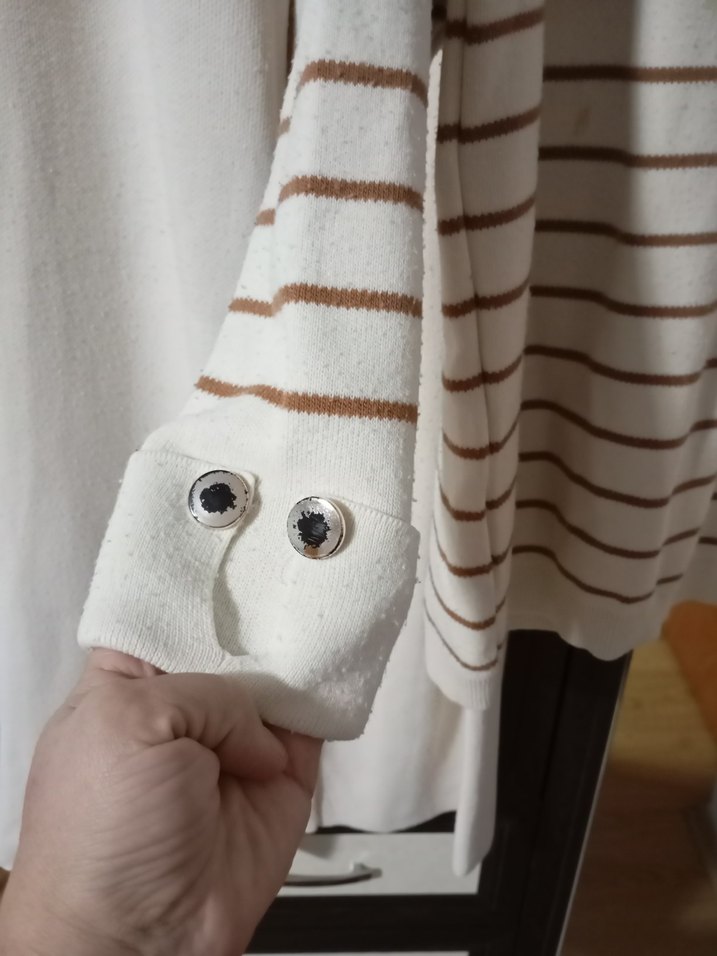 Düğmeli Beyaz Çizgili Kadın Triko - Görsel 4