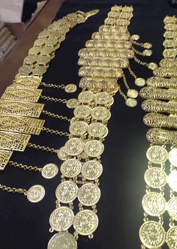 Altın Renkli Pul İşlemeli Kadın El Zinciri - Görsel 5