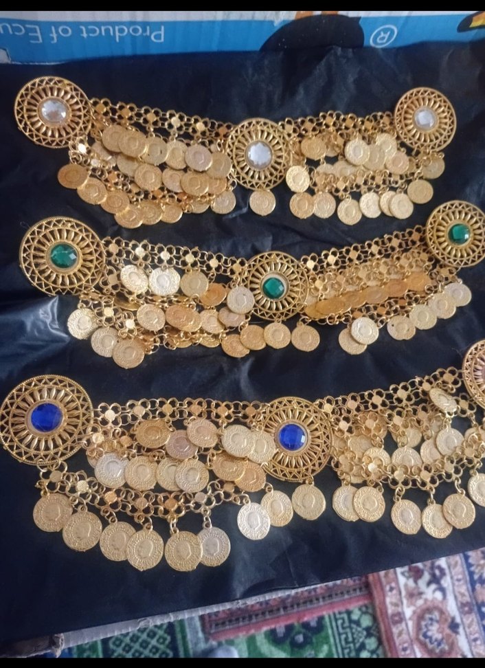 Altın Renkli Pul İşlemeli Kadın El Zinciri - Görsel 3