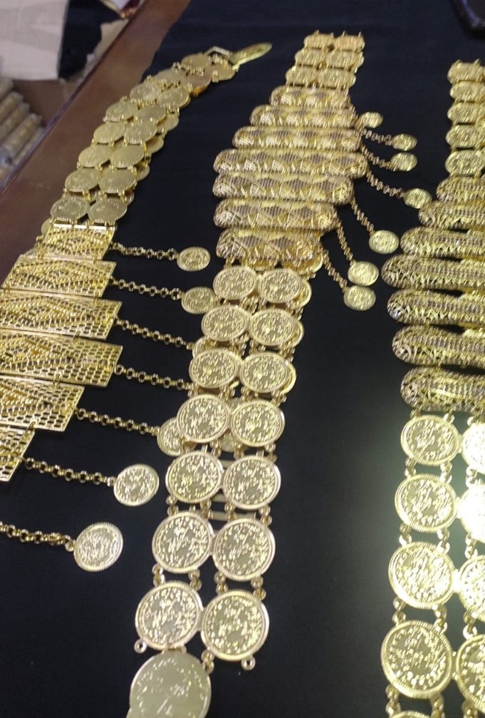 Altın Renkli Pul İşlemeli Kadın El Zinciri - Görsel 5