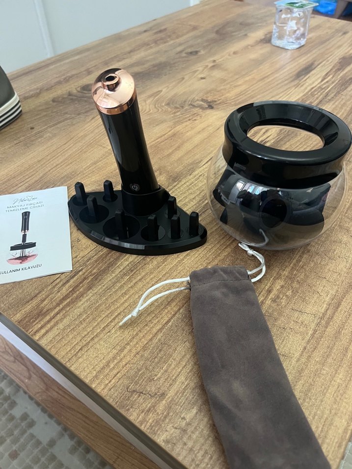 Siyah Makyaj Fırçası Temizleme Cihazı - Görsel 2