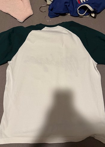 Pull and Bear Erkek Beyaz Koyu Yeşil Kısa Kollu Baskılı Tişört