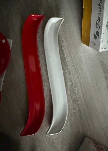 Kırmızı ve Gri Modern Tabak Seti - Görsel 4