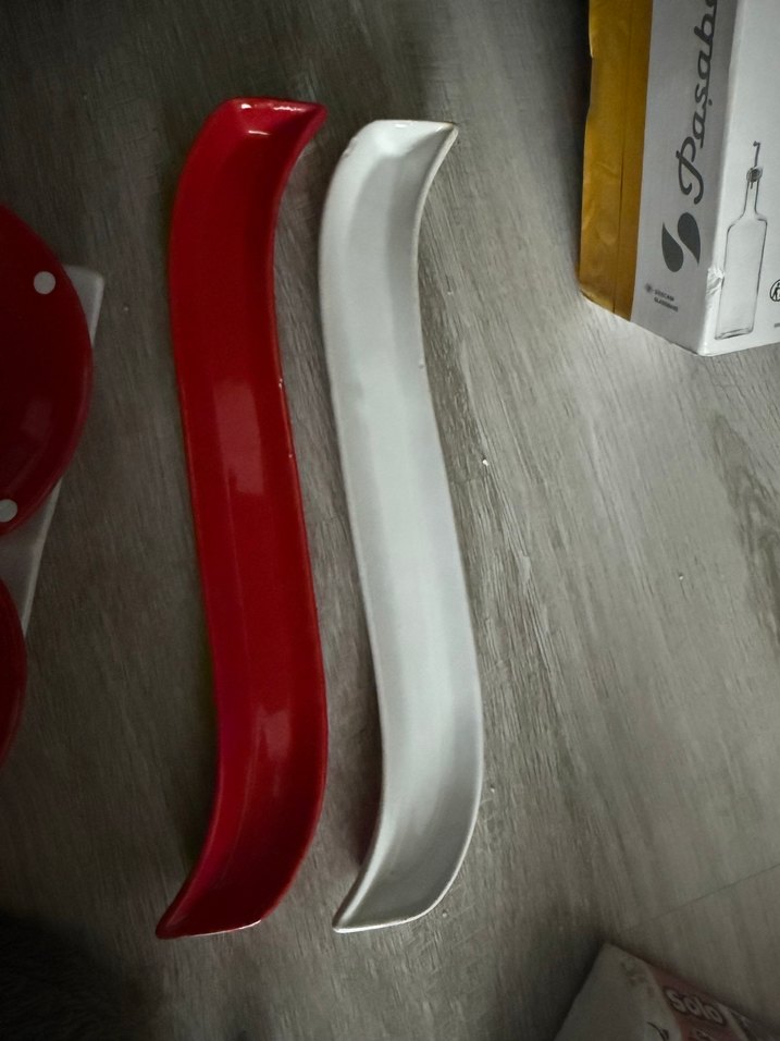 Kırmızı ve Gri Modern Tabak Seti - Görsel 4