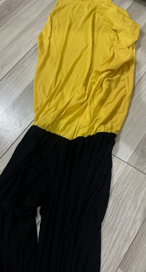 Sarı V Yakalı Drapeli Siyah tulum - Görsel 2