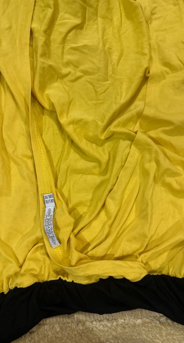 Sarı V Yakalı Drapeli Siyah tulum - Görsel 4