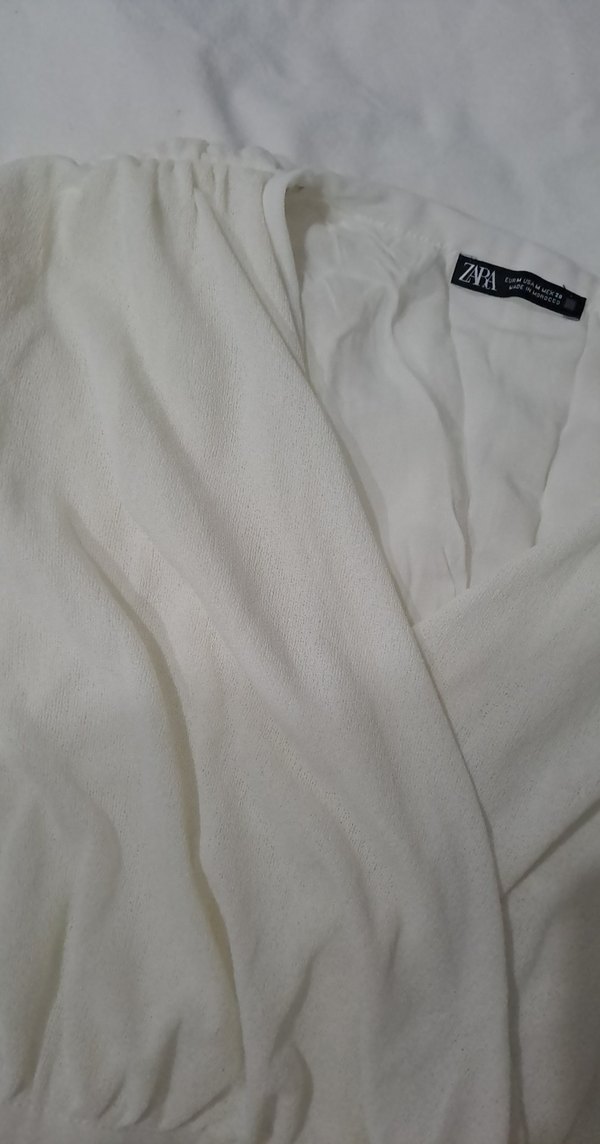 Beyaz Keten V Yaka Kolsuz Bluz - Görsel 3