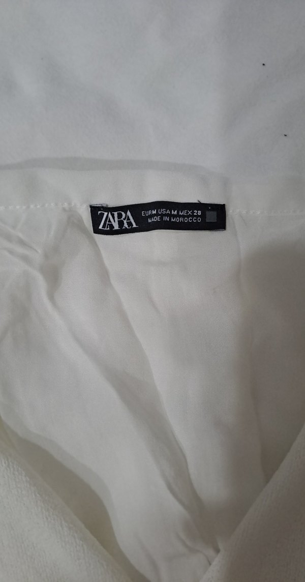 Beyaz Keten V Yaka Kolsuz Bluz - Görsel 2