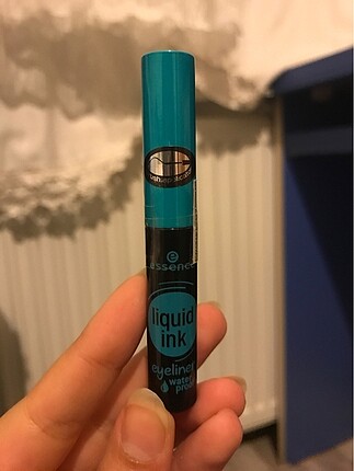 Essence Siyah Eyeliner