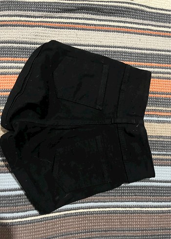 32 Beden Kemerli Siyah Mini Kot Şort