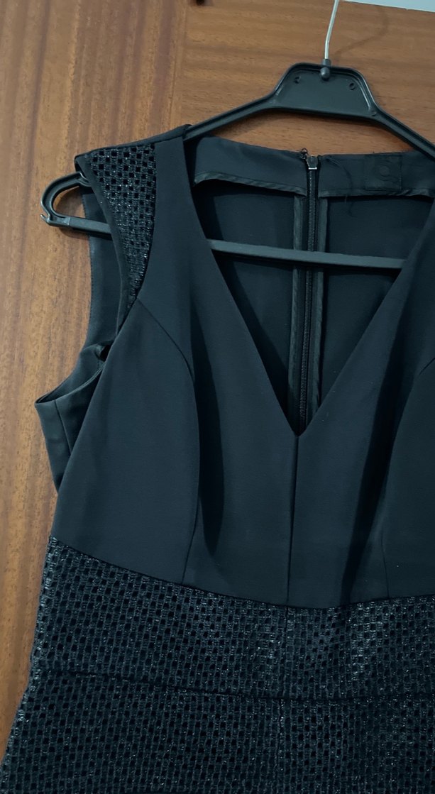 Siyah V Yaka Midi Elbise - Görsel 3