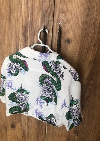 Bershka Yılan Desenli Kısa Kollu saten Gömlek